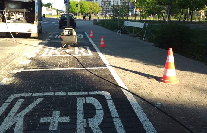 Warszawa wdraża strefy dla podrzucających Pocałuj i Jedź