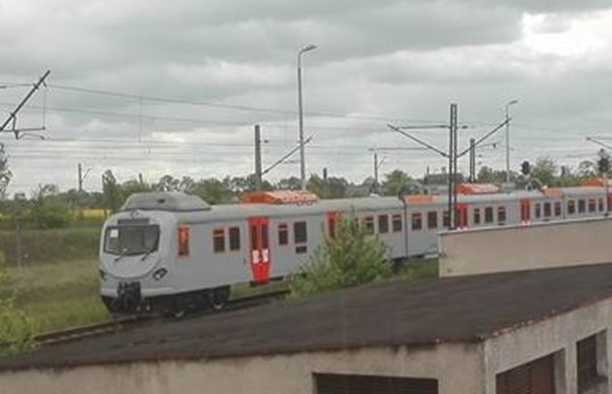 FPS modernizuje EN57 dla Polskiego Taboru Szynowego