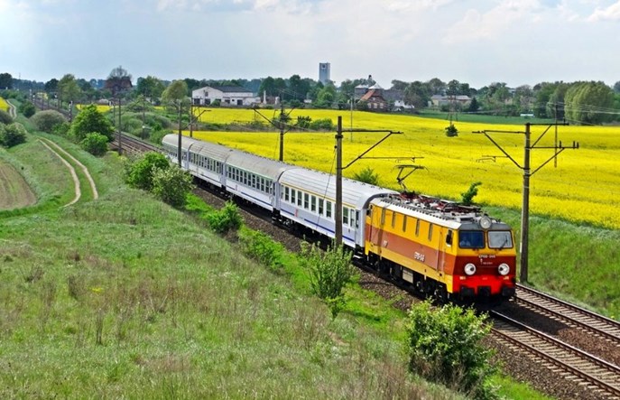PKP Intercity tnie połączenia. Tuż przed wakacjami