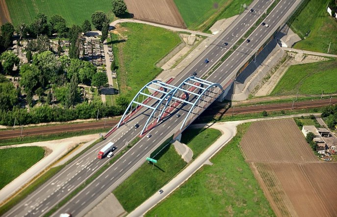 Górski: Władze dbają bardziej o kierowców niż pasażerów kolei