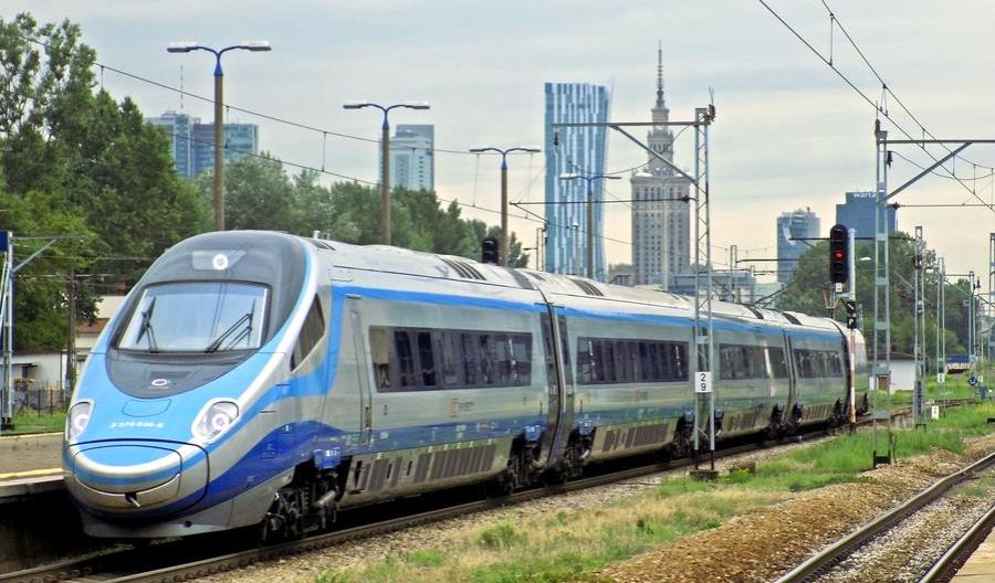 Jest coraz więcej pociągów. Trzeba jeszcze zaprosić pasażerów Jest coraz więcej pociągów. Trzeba jeszcze zaprosić pasażerów