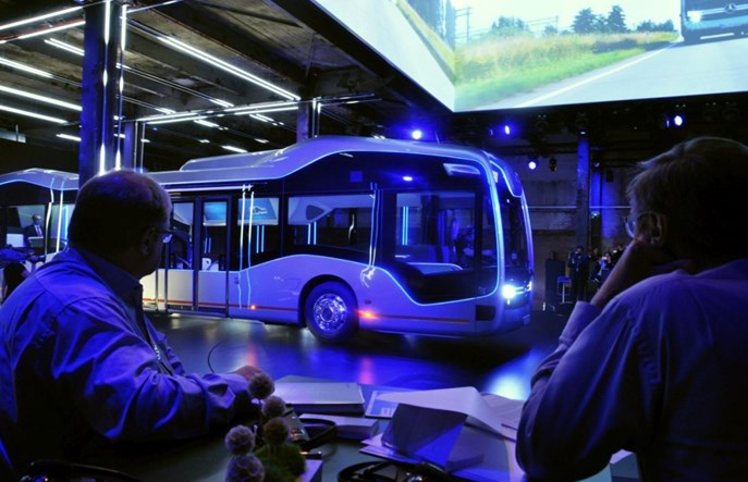 Autobus „bez kierowcy" Mercedesa. Czy jest bezpieczny?