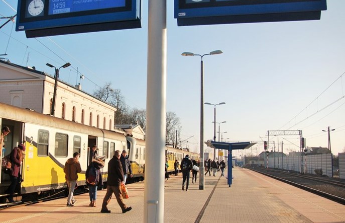 Kolej przewiozła więcej pasażerów w I połowie 2016 r.