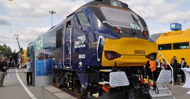 Stadler prezentuje nową elektryczno-spalinową lokomotywę Class 88 (zdjęcia)