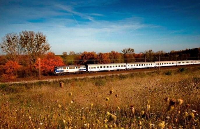 PKP: Podróżuj koleją na Wszystkich Świętych