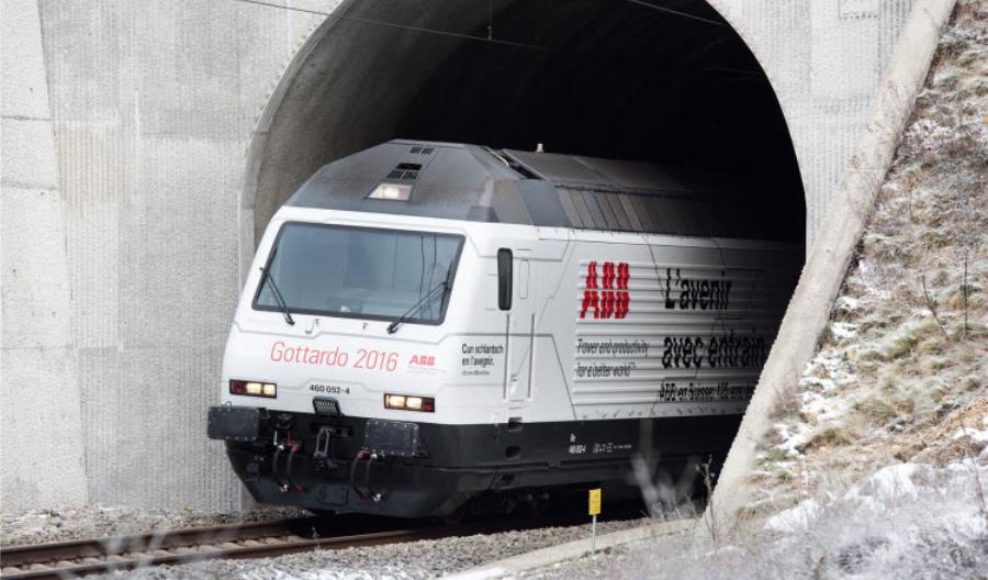 Pierwsi pasażerowie przejechali tunelem Gotarda Pierwsi pasażerowie przejechali tunelem Gotarda