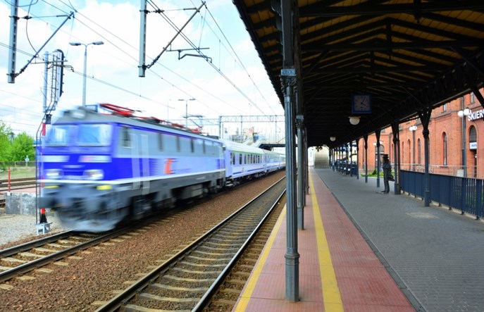 Łódź – Warszawa: Operatywny postój w Skierniewicach