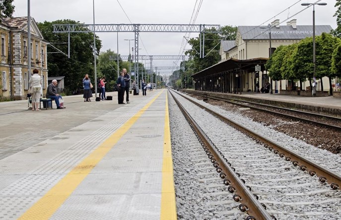 PLK z umową na remont zabytkowej wiaty w Piotrkowie Trybunalskim
