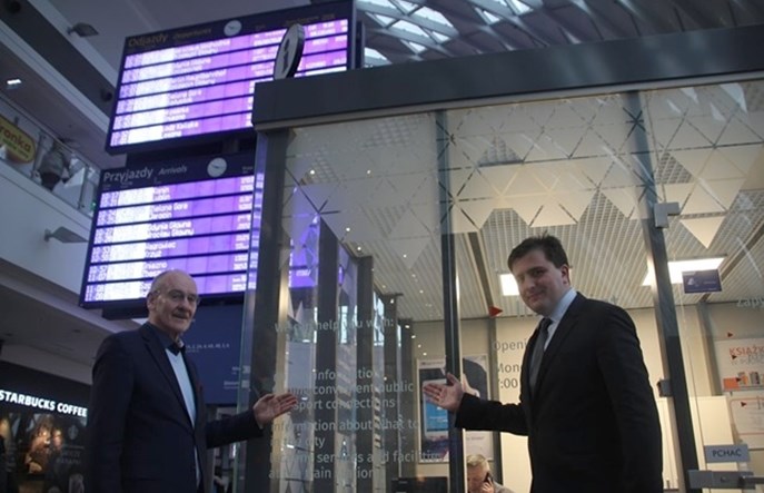 Informacja kolejowa wraca na polskie dworce. Na razie do Poznania Głównego