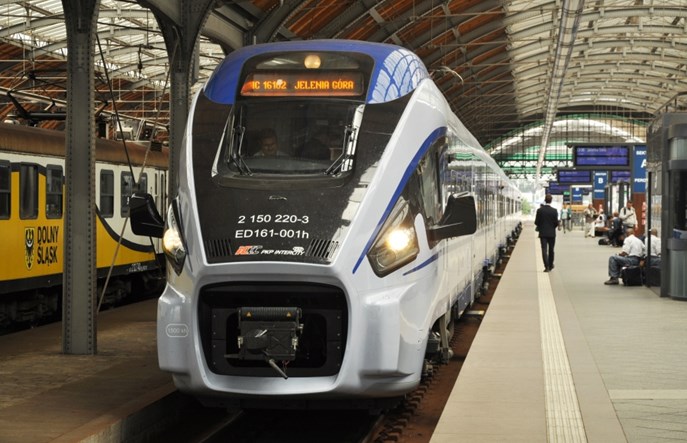 PKP Intercity przypomina o zniżce dla seniorów