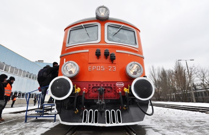 Historyczna lokomotywa EP05 na testach [film]