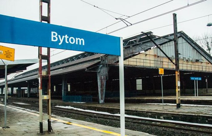 Na trasie do Tarnowskich Gór rośnie liczba pasażerów KŚ... i konkurencja