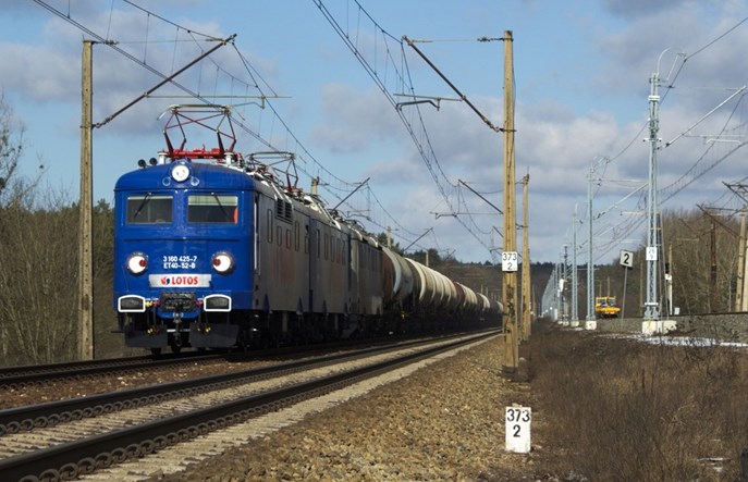 Lotos zadowolony z ET40. We wrześniu nowe lokomotywy