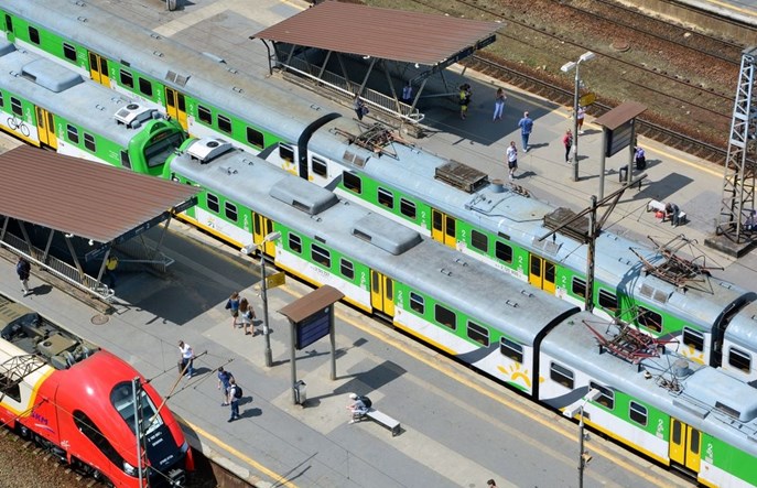 Wykonawca skróci remont linii z Warszawy do Grodziska?