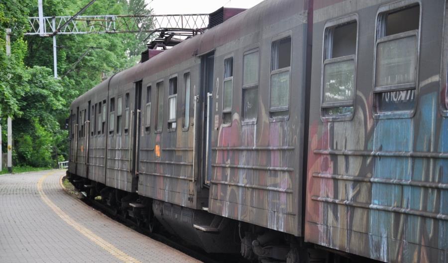 Problem z brudnymi pociągami na Śląsku. KŚ: Sytuacja już się poprawiła Problem z brudnymi pociągami na Śląsku. KŚ: Sytuacja już się poprawiła