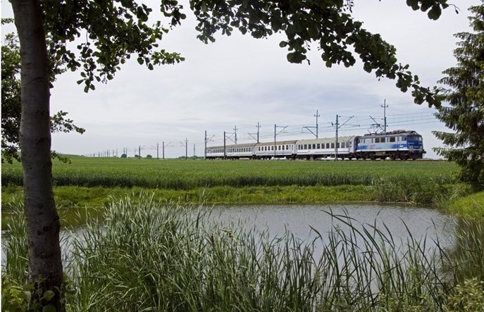 Ważne linie kolejowe zamknięte. Na objeździe do Lublina ogromne opóźnienia