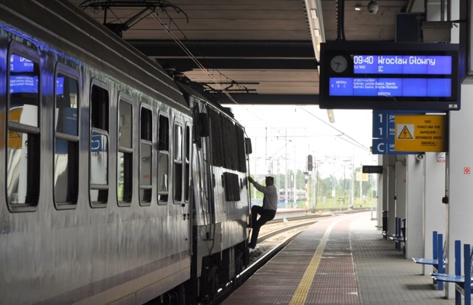 Modernizacja odcinka Poznań – Czempiń. Dwa lata opóźnień i będzie więcej