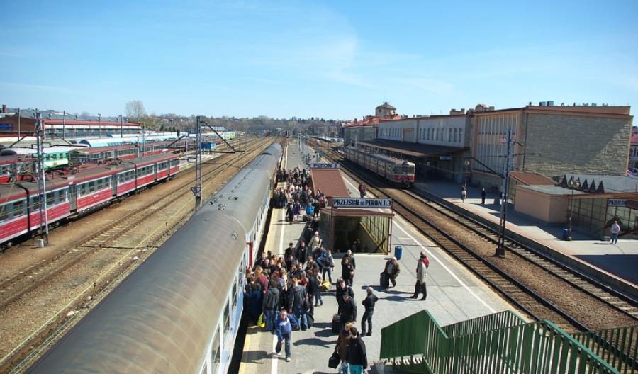 PLK przebudują stację Rzeszów Główny. Pojawią się też nowe perony PLK przebudują stację Rzeszów Główny. Pojawią się też nowe perony