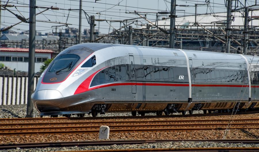 Nowe chińskie pociągi w normalnym ruchu z pasażerami. Pojadą 350 km/h Nowe chińskie pociągi w normalnym ruchu z pasażerami. Pojadą 350 km/h