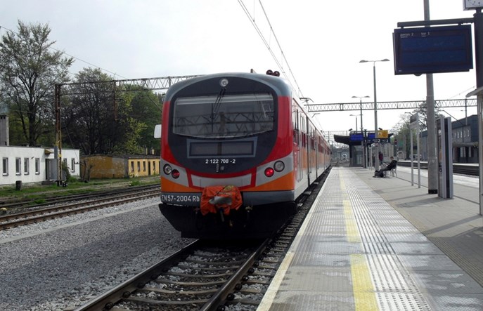 PolRegio: Pięć EN57 z internetem, systemem informacji i zabudowanym WC