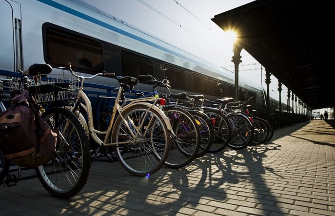 W ten weekend samochód zostaw w garażu – wybierz pociąg i rower