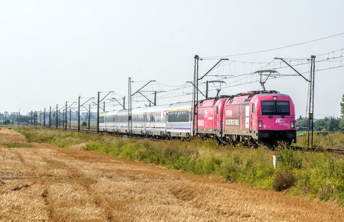 UTK: Przewozy pasażerskie przekroczą w tym roku próg 300 milionów osób