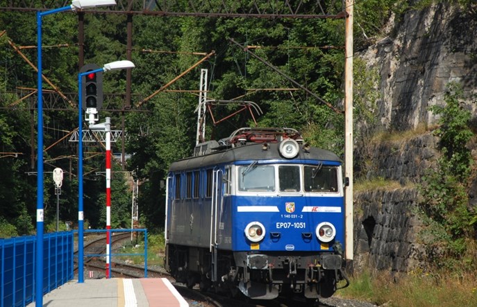 PKP Intercity chce sprawdzić ile prądu pobierają lokomotywy i ezt