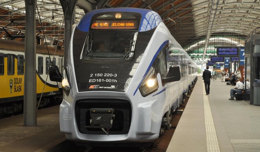 Sześć par pociągów PKP Intercity między Wrocławiem a Jelenią Górą od grudnia 2017 Sześć par pociągów PKP Intercity między Wrocławiem a Jelenią Górą od grudnia 2017
