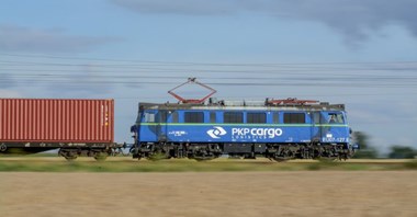 Brakuje węglarek; premier interweniuje