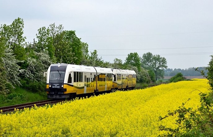 Prace torowe na moście utrudnią ruch pociągów KD
