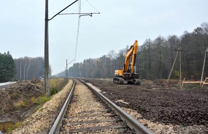 Pod pociąg Kijów – Przemyśl wjechał pojazd wykonawcy robót torowych