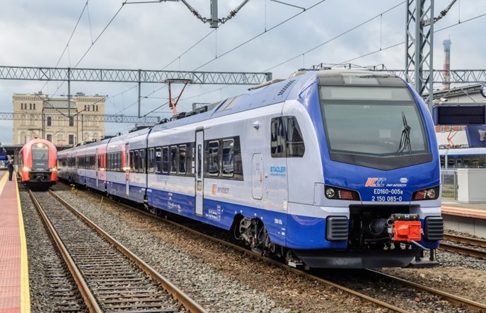 Rozkład jazdy wprowadzony bez utrudnień. Kolejny odcinek z 200 km/h na CMK [aktualizacja]