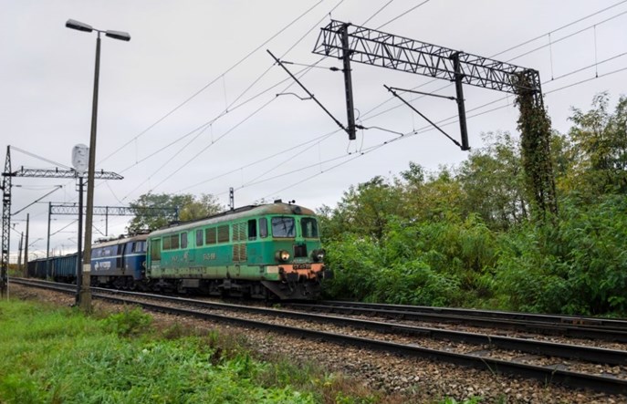 Silne wiatry na południu Polski. Ruch wstrzymano na trzech liniach
