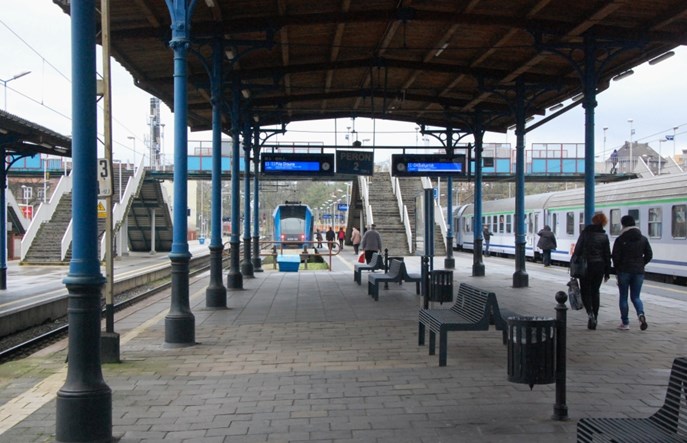 Trwa demontaż starych wiat w peronach Szczecina Głównego