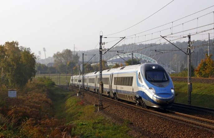 Adamczyk: Za rok Wi-Fi we wszystkich pociągach Pendolino