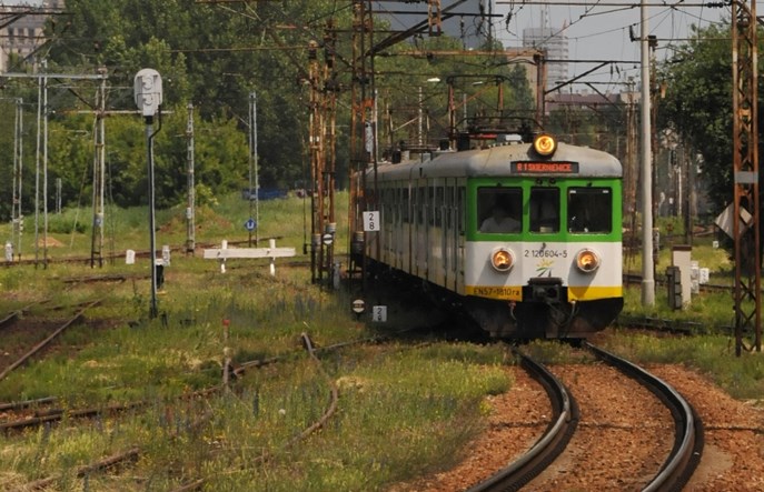 Niezmodernizowane EN57 i unikatowe EW60 dłużej na mazowieckich torach
