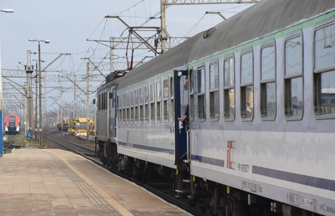 Zerwana sieć trakcyjna między Poznaniem a Gnieznem. Są spore opóźnienia