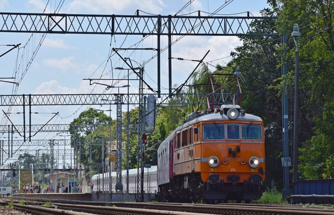 PKP Intercity wysyła na naprawy okresowe elektrowozy EP08 [aktualizacja]