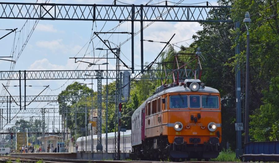 PKP Intercity wysyła na naprawy okresowe elektrowozy EP08 [aktualizacja]
