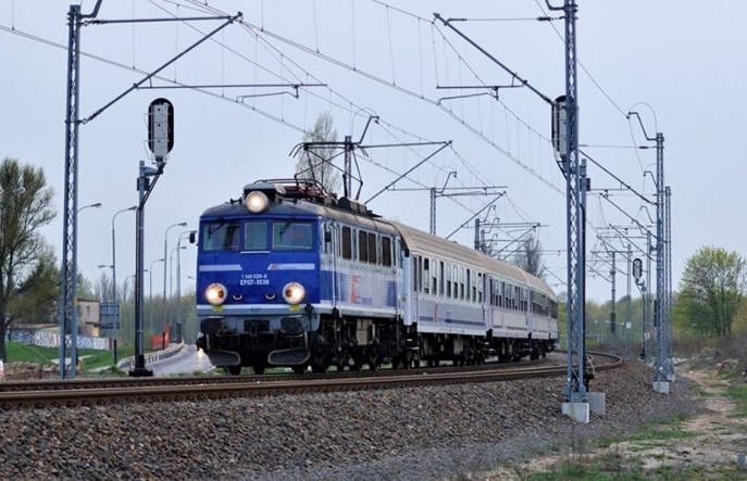 Postępowanie PKP IC na 76 napraw lokomotyw w połowie unieważnione