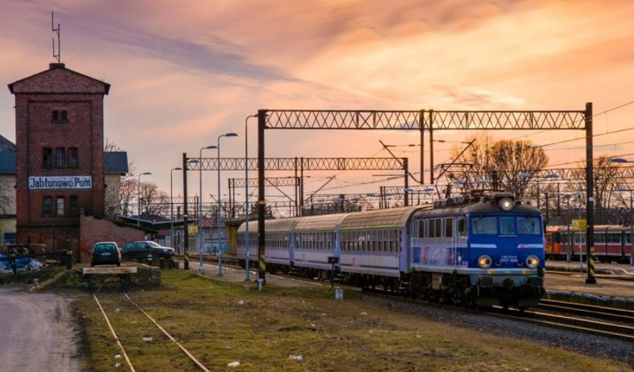 Liczba pasażerów kolei spadła, ale przewozy towarowe dalej rosną Liczba pasażerów kolei spadła, ale przewozy towarowe dalej rosną