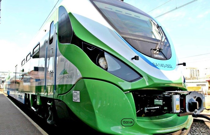 Dwa autobusy szynowe 222Ma uroczyście odebrane na Podkarpaciu [zdjęcia, wideo]