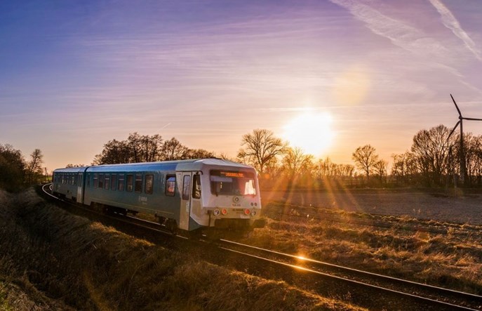 Ministerstwa, Instytut Kolejnictwa i Akademia Koźmińskiego chcą unowocześnić proces zakupu taboru