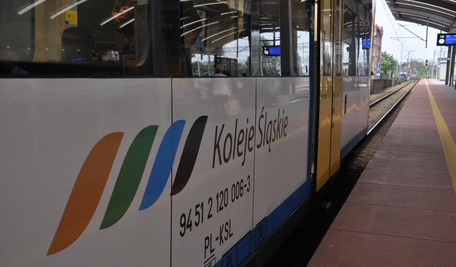 Dym w „zastępczym” pociągu Kolei Śląskich. Dwie osoby w szpitalu Dym w „zastępczym” pociągu Kolei Śląskich. Dwie osoby w szpitalu