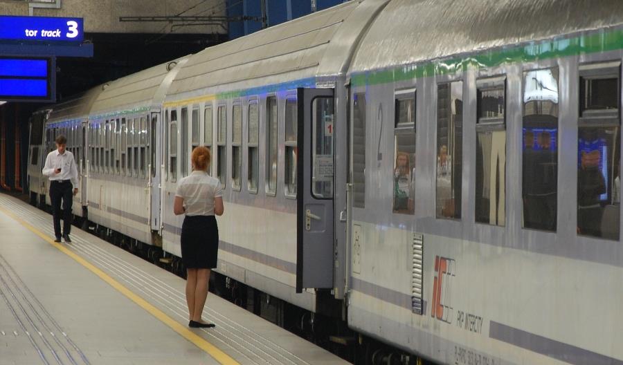 Związki zawodowe w PKP Intercity chcą podwyżek Związki zawodowe w PKP Intercity chcą podwyżek