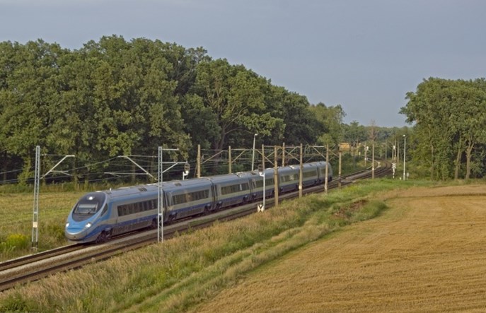 Jak idą prace nad przyspieszeniem pociągów do 230/250 km/h w Polsce?