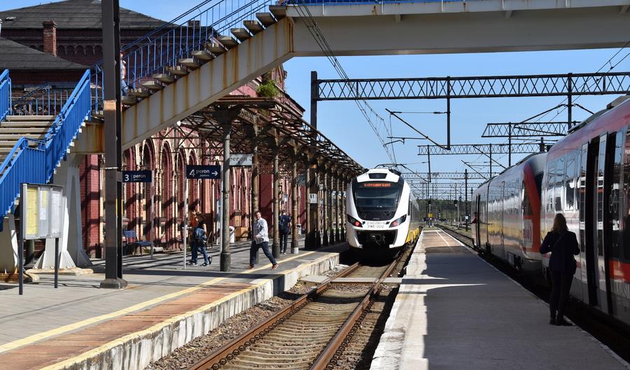 Bardzo dużo utrudnień w ruchu na Dolnym Śląsku. PLK prowadzi liczne prace Bardzo dużo utrudnień w ruchu na Dolnym Śląsku. PLK prowadzi liczne prace