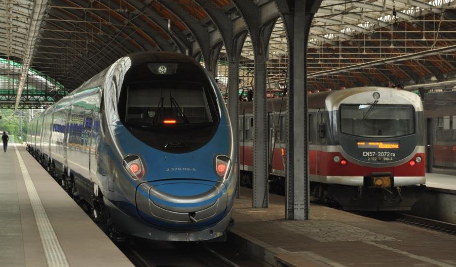 Kolej przegrywa walkę o nowego pasażera między Warszawą a Wrocławiem Kolej przegrywa walkę o nowego pasażera między Warszawą a Wrocławiem