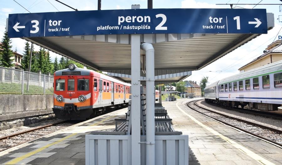 Liczba pasażerów niższa niż rok temu. Masa przewiezionych towarów wzrosła Liczba pasażerów niższa niż rok temu. Masa przewiezionych towarów wzrosła