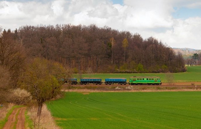 Drogowcy chcieliby wsadzić pasażerów KD do autobusów, żeby wozić kruszywa